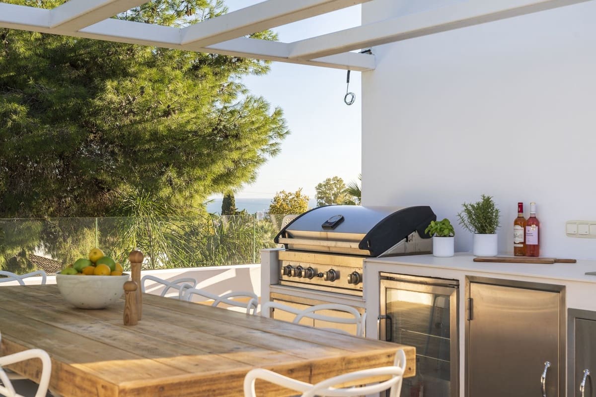 6 soveværelse Villa til salg i Nueva Andalucia med swimmingpool garage - € 2.490.000 (Ref: 8937178)