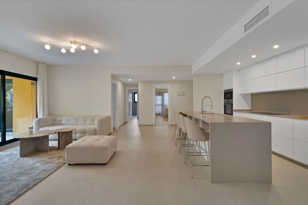 Apartamento de 4 habitaciones en San Pedro de Alcantara en venta con piscina - 695.000 € (Ref: 8948574)
