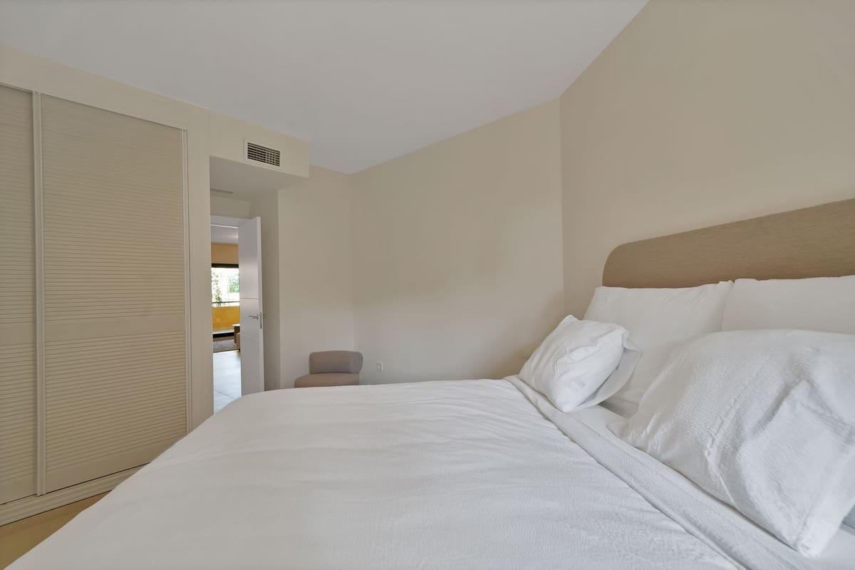 Apartamento de 4 habitaciones en San Pedro de Alcantara en venta con piscina - 695.000 € (Ref: 8948574)
