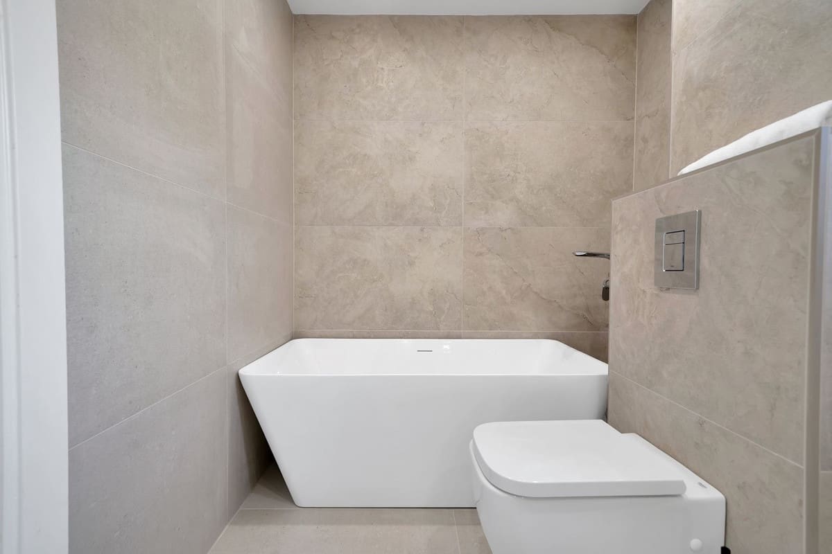 Apartamento de 4 habitaciones en San Pedro de Alcantara en venta con piscina - 695.000 € (Ref: 8948574)