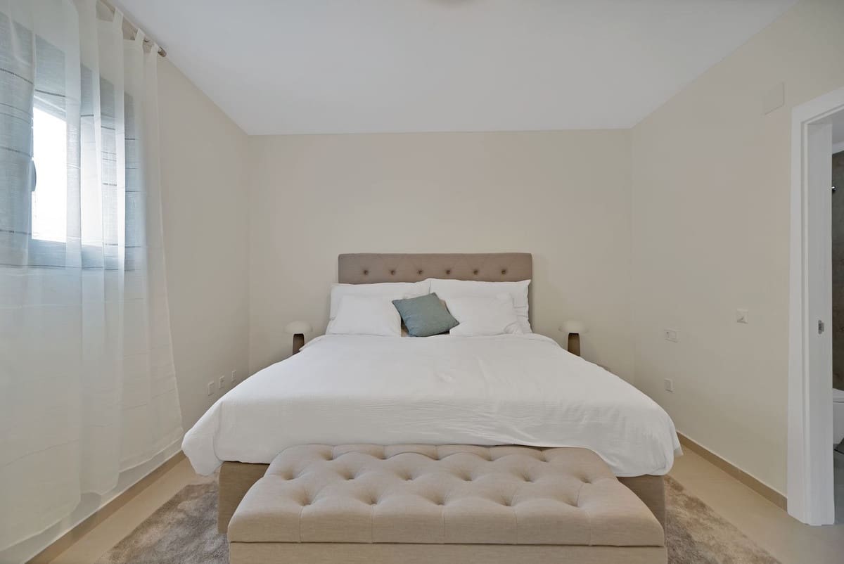 Apartamento de 4 habitaciones en San Pedro de Alcantara en venta con piscina - 695.000 € (Ref: 8948574)