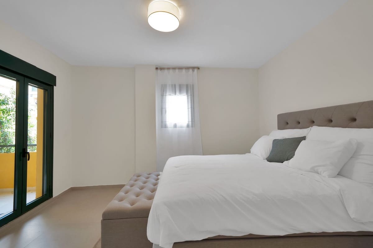 Apartamento de 4 habitaciones en San Pedro de Alcantara en venta con piscina - 695.000 € (Ref: 8948574)