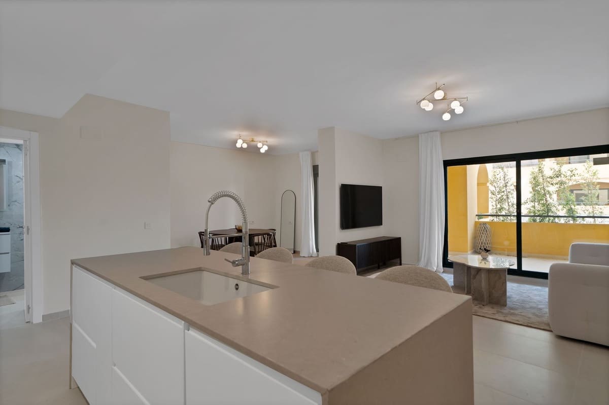 Apartamento de 4 habitaciones en San Pedro de Alcantara en venta con piscina - 695.000 € (Ref: 8948574)
