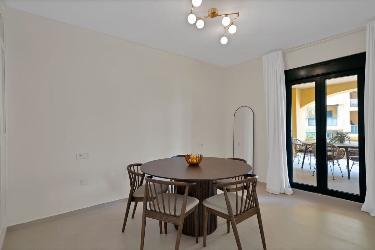 Apartamento de 4 habitaciones en San Pedro de Alcantara en venta con piscina - 695.000 € (Ref: 8948574)