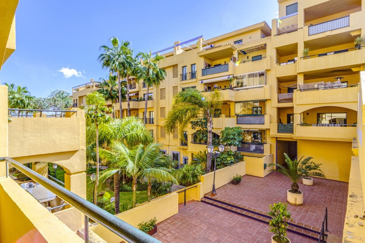 Apartamento de 4 habitaciones en San Pedro de Alcantara en venta con piscina - 695.000 € (Ref: 8948574)