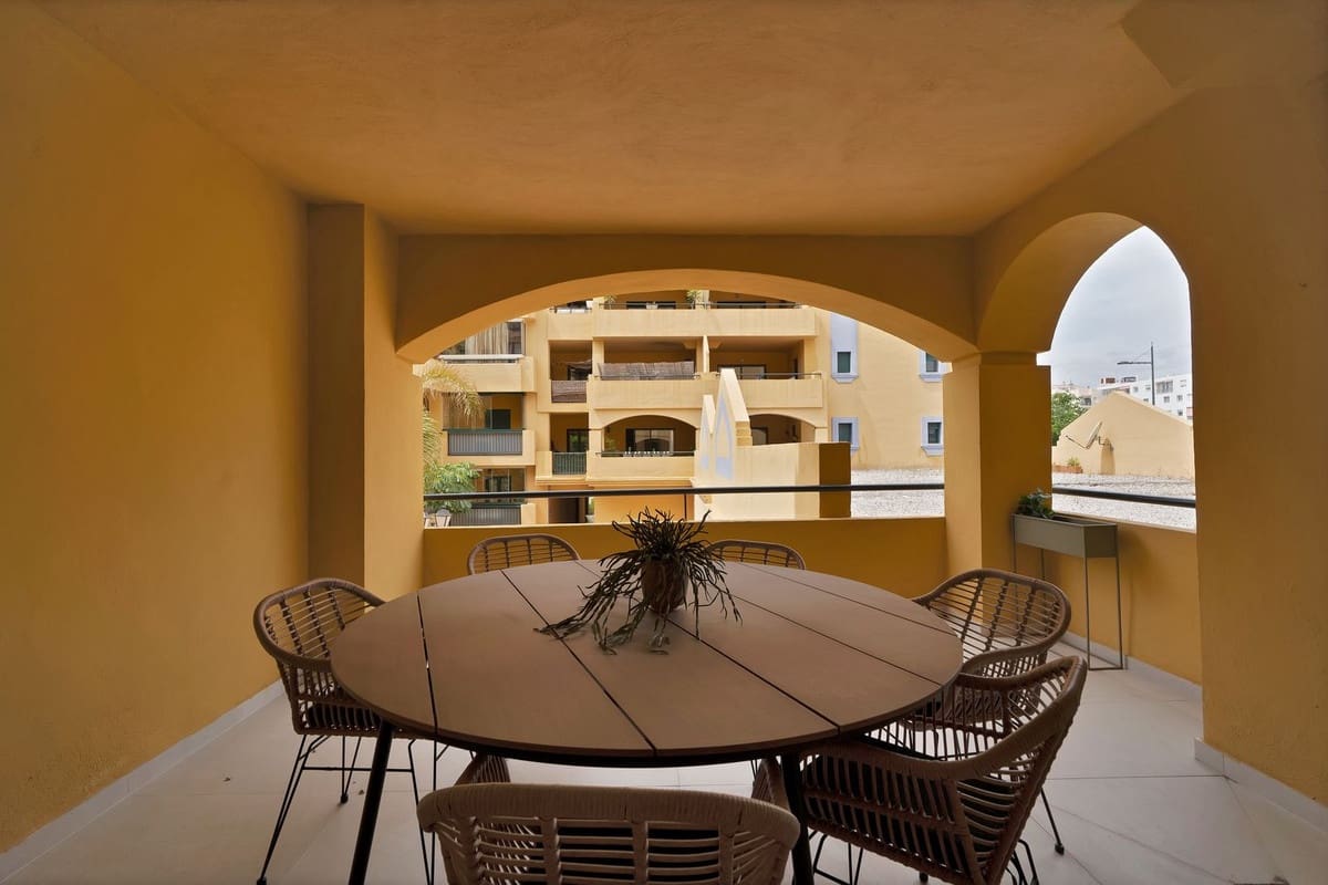 Apartamento de 4 habitaciones en San Pedro de Alcantara en venta con piscina - 695.000 € (Ref: 8948574)