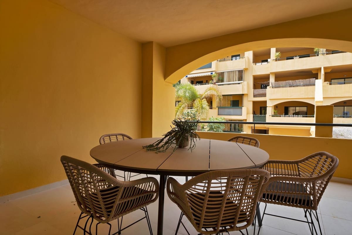 Apartamento de 4 habitaciones en San Pedro de Alcantara en venta con piscina - 695.000 € (Ref: 8948574)