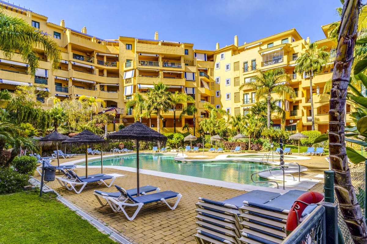 Apartamento de 4 habitaciones en San Pedro de Alcantara en venta con piscina - 695.000 € (Ref: 8948574)