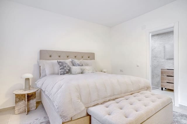 4 bedroom Apartment for sale in San Pedro de Alcántara Pueblo, Marbella with pool - € 695,000 (Ref: 8948574)