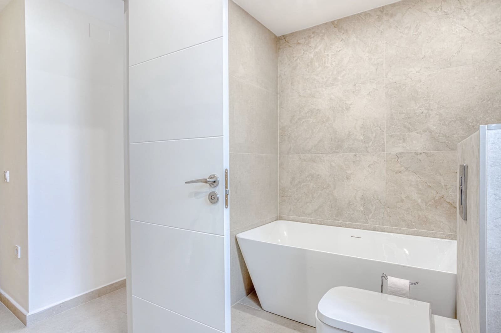 4 bedroom Apartment for sale in San Pedro de Alcantara with pool - € 695,000 (Ref: 8948574)