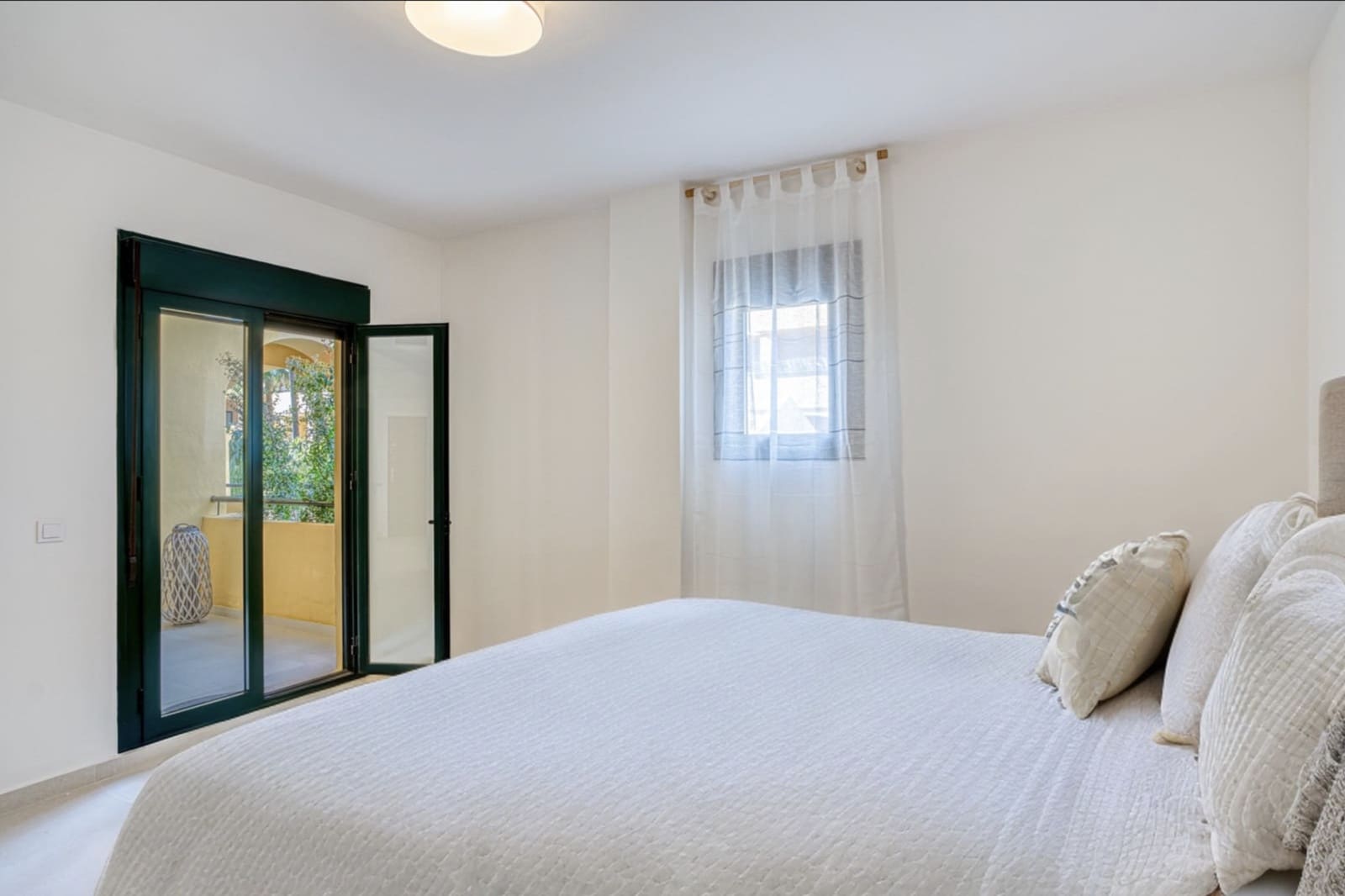 4 bedroom Apartment for sale in San Pedro de Alcantara with pool - € 695,000 (Ref: 8948574)