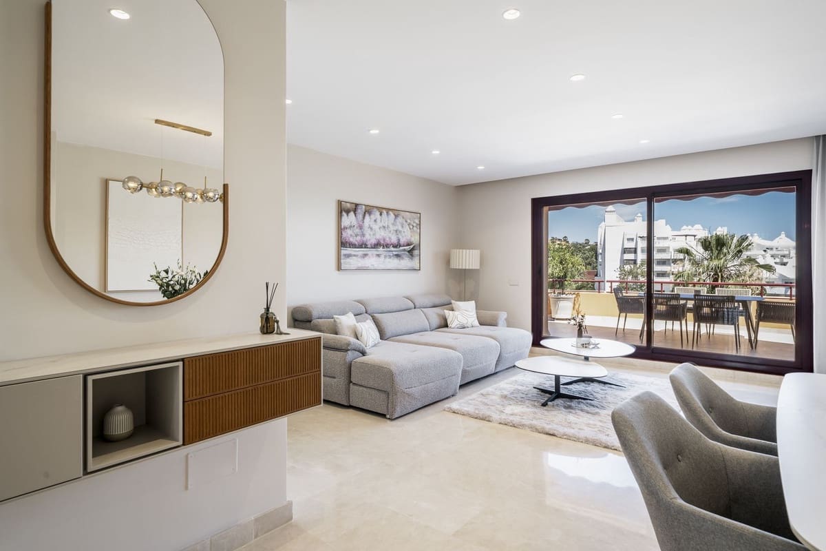 3 soverom Leilighet til salgs i Estepona med svømmebasseng garasje - € 990 000 (Ref: 9031305)