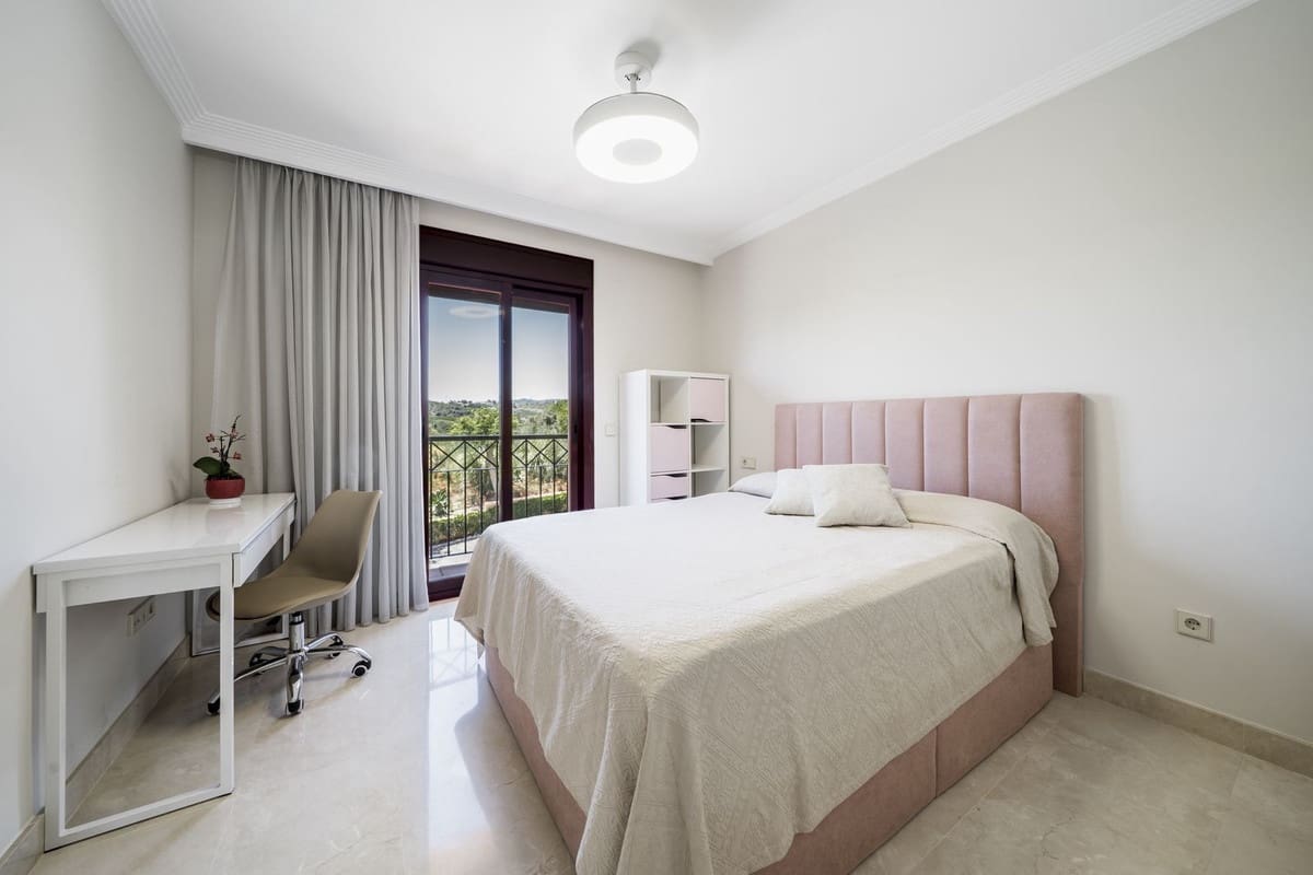 3 soverom Leilighet til salgs i Estepona med svømmebasseng garasje - € 990 000 (Ref: 9031305)