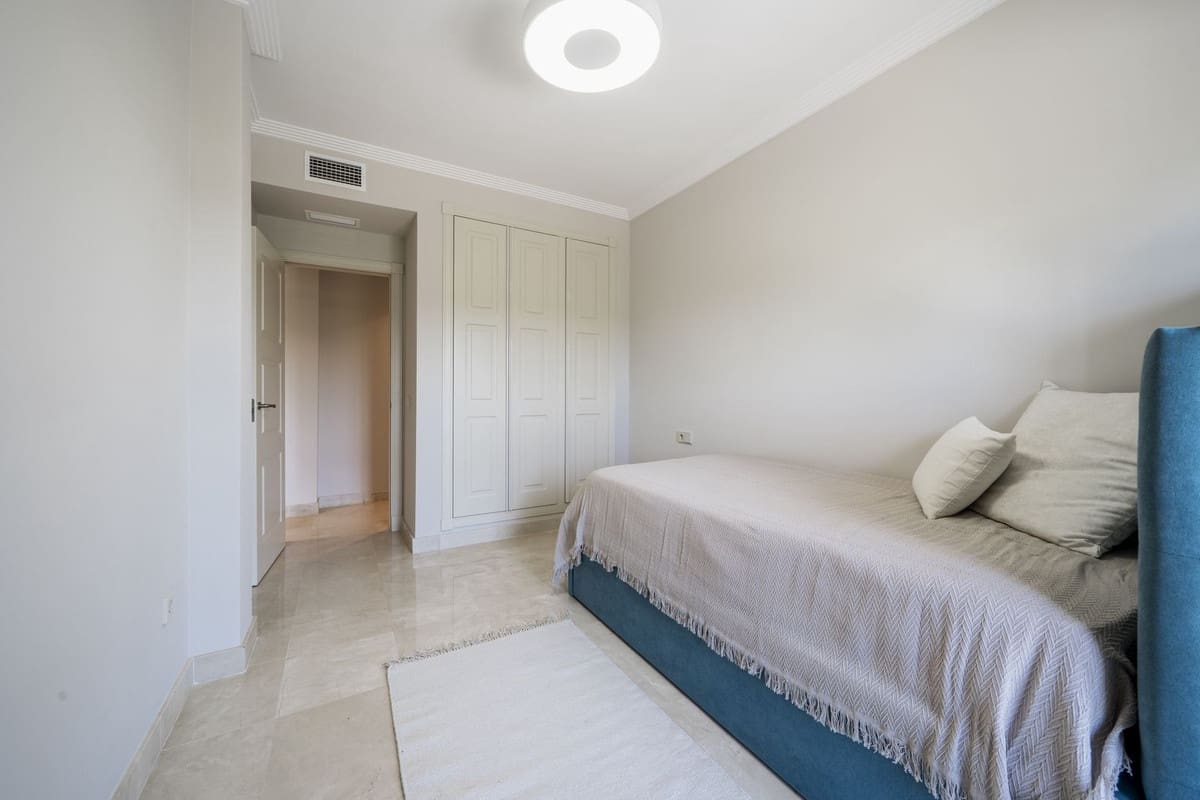 3 soverom Leilighet til salgs i Estepona med svømmebasseng garasje - € 990 000 (Ref: 9031305)