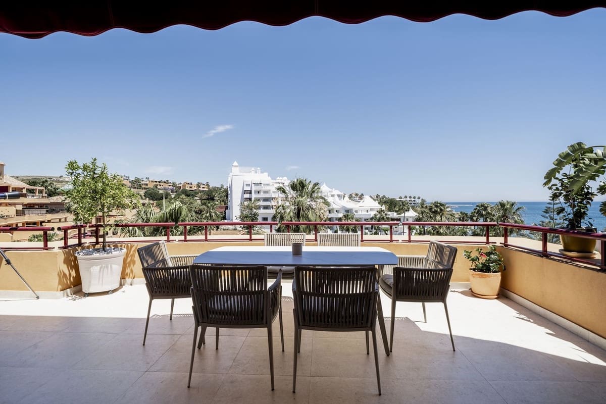 3 soverom Leilighet til salgs i Estepona med svømmebasseng garasje - € 990 000 (Ref: 9031305)