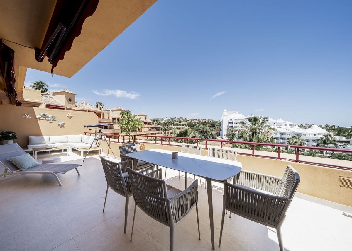 3 soverom Leilighet til salgs i Estepona med svømmebasseng garasje - € 990 000 (Ref: 9031305)