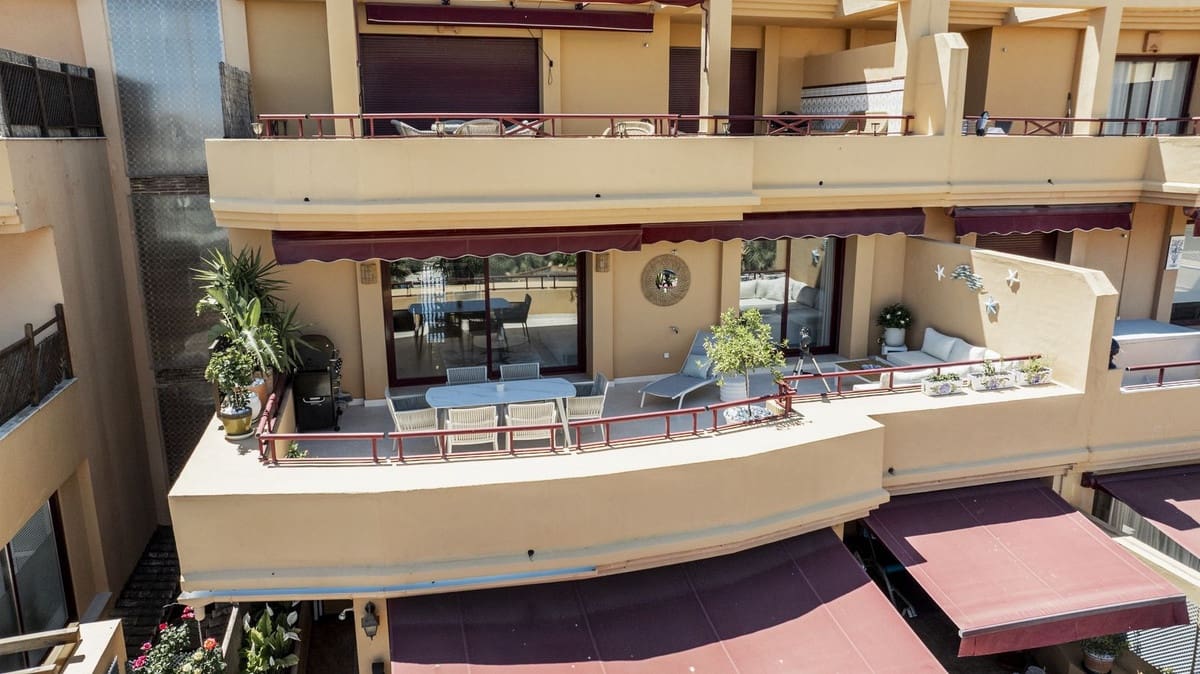 3 soverom Leilighet til salgs i Estepona med svømmebasseng garasje - € 990 000 (Ref: 9031305)