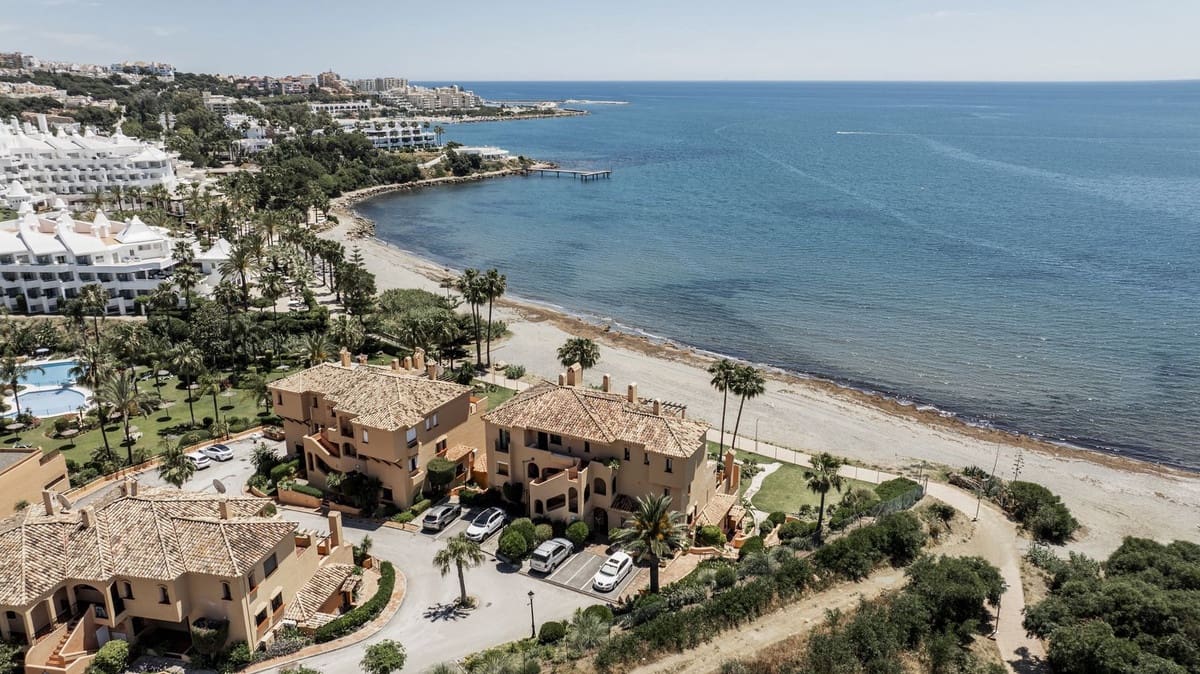 3 soverom Leilighet til salgs i Estepona med svømmebasseng garasje - € 990 000 (Ref: 9031305)