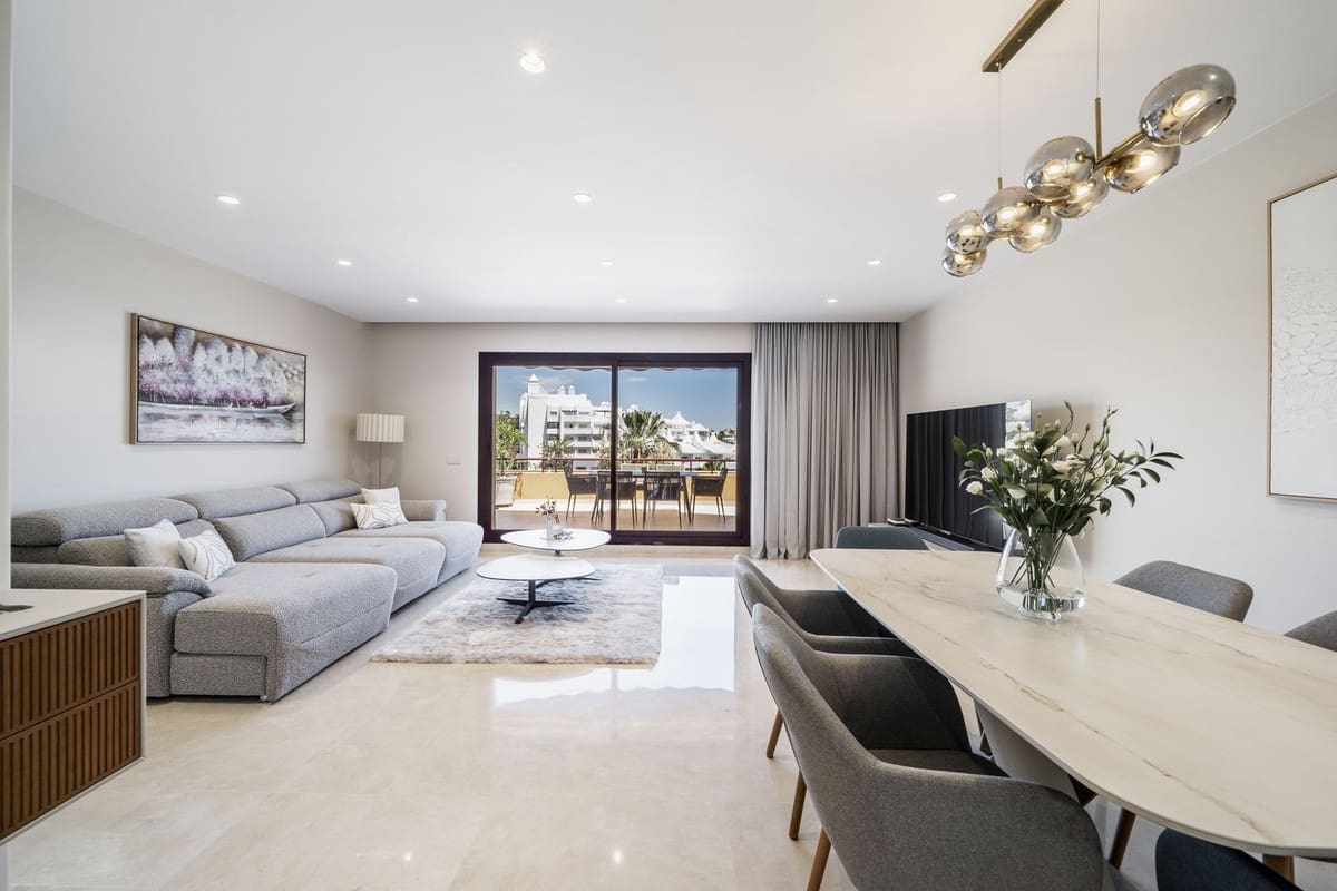 3 soverom Leilighet til salgs i Estepona med svømmebasseng garasje - € 990 000 (Ref: 9031305)