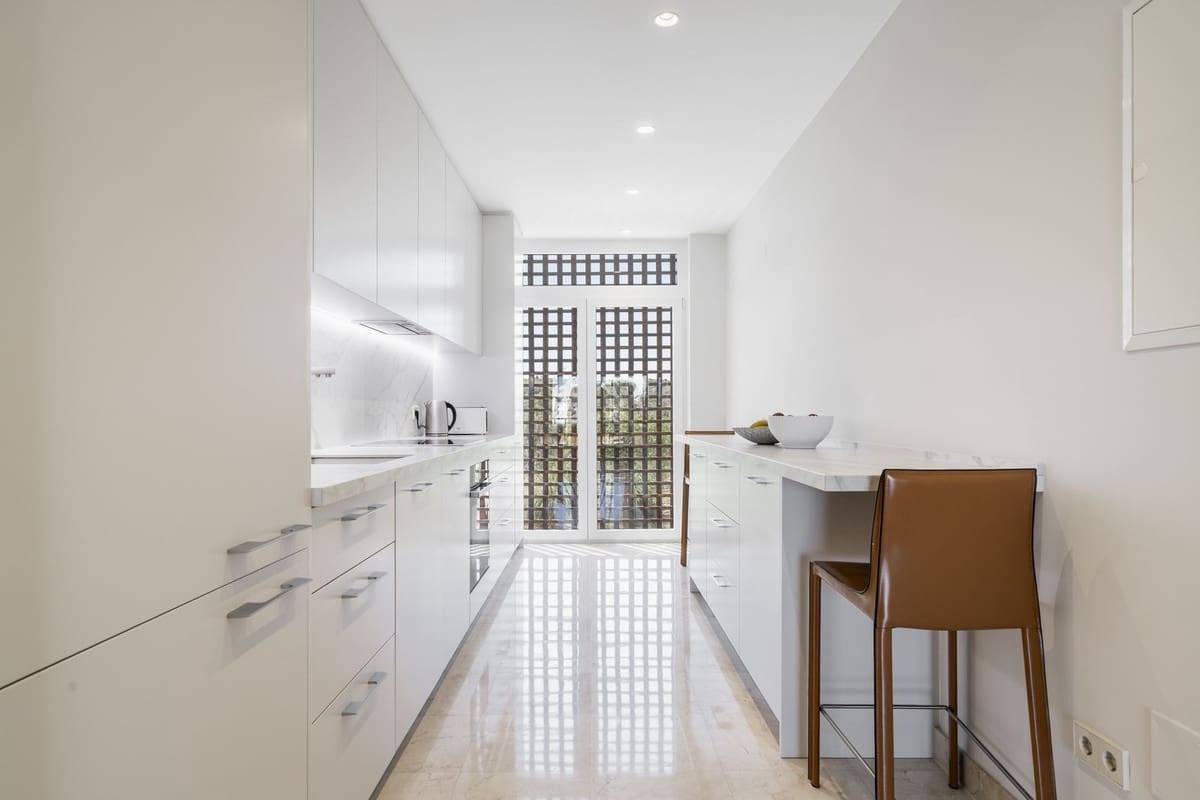 3 soverom Leilighet til salgs i Estepona med svømmebasseng garasje - € 990 000 (Ref: 9031305)