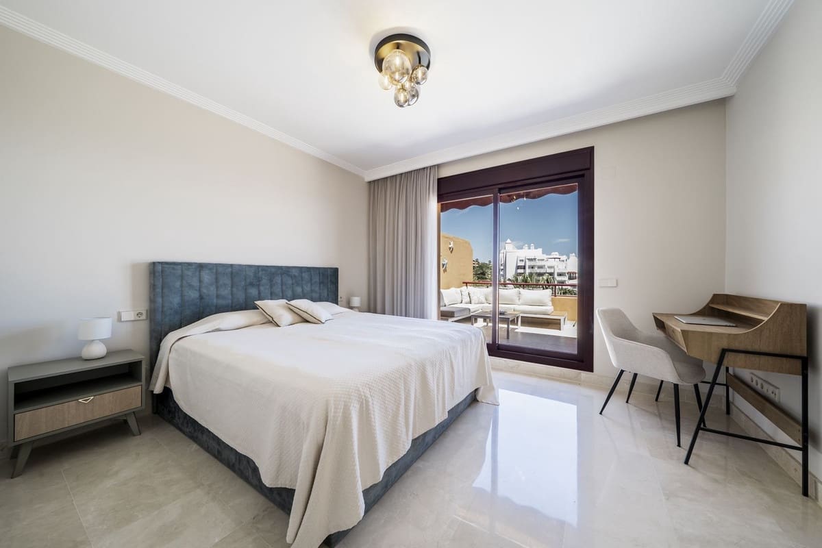 3 soverom Leilighet til salgs i Estepona med svømmebasseng garasje - € 990 000 (Ref: 9031305)