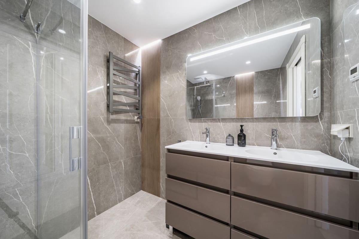 3 soverom Leilighet til salgs i Estepona med svømmebasseng garasje - € 990 000 (Ref: 9031305)