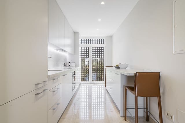 3 bedroom Apartment for sale in Guadalobón, Estepona with pool garage - € 990,000 (Ref: 9031305)