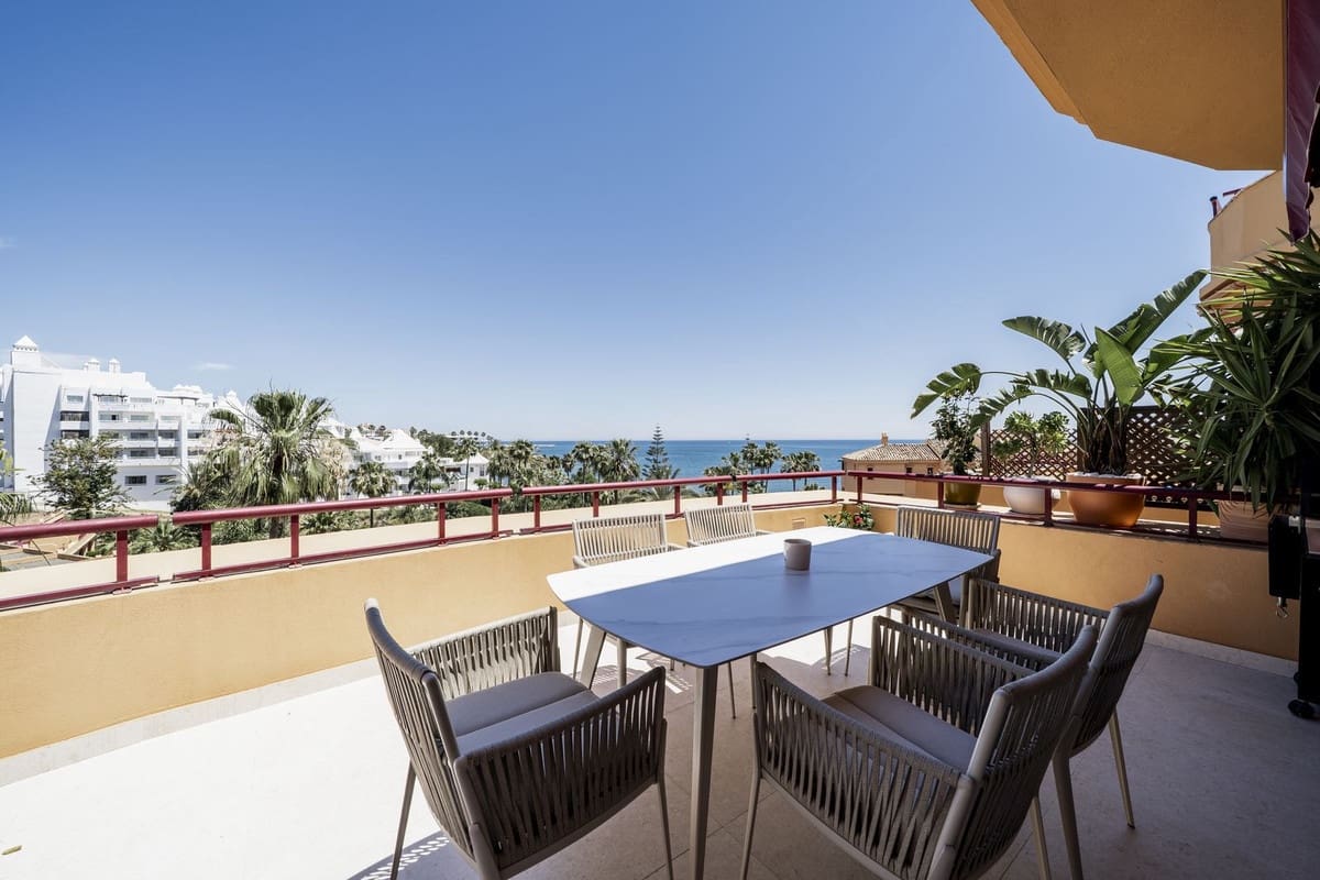 3 soverom Leilighet til salgs i Estepona med svømmebasseng garasje - € 990 000 (Ref: 9031305)