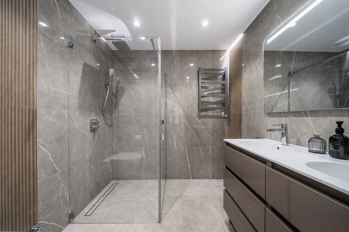 3 soverom Leilighet til salgs i Estepona med svømmebasseng garasje - € 990 000 (Ref: 9031305)