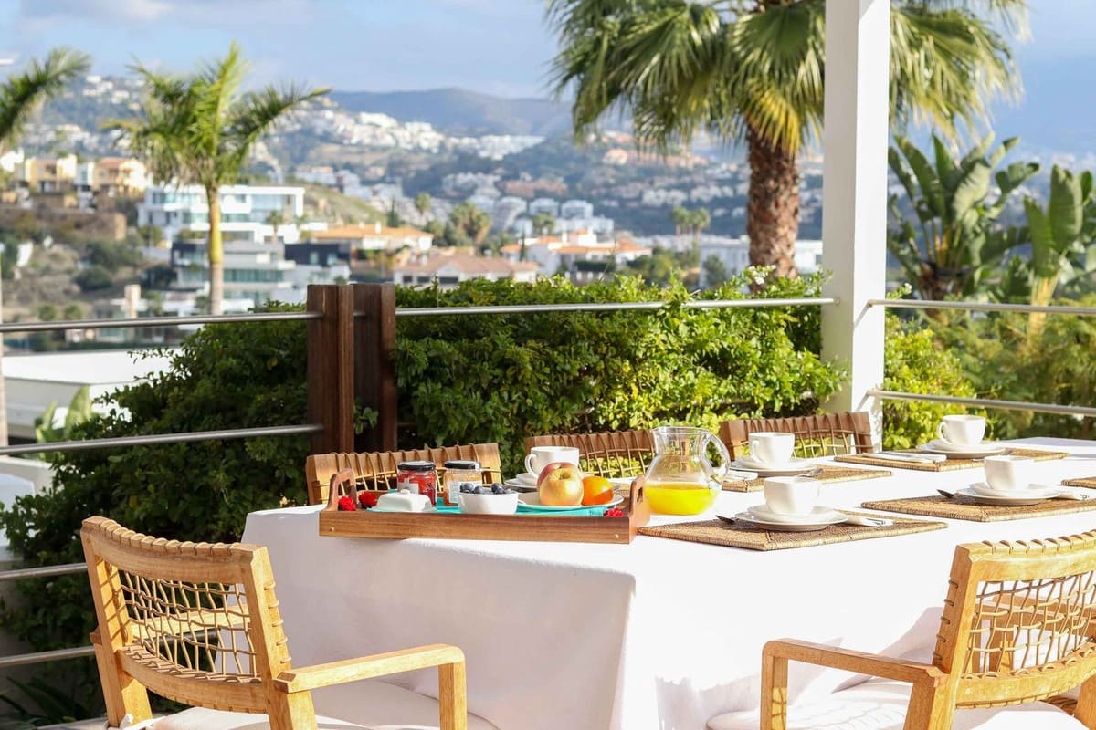 4 soveværelse Villa til salg i Benahavis med swimmingpool garage - € 1.975.000 (Ref: 9059037)