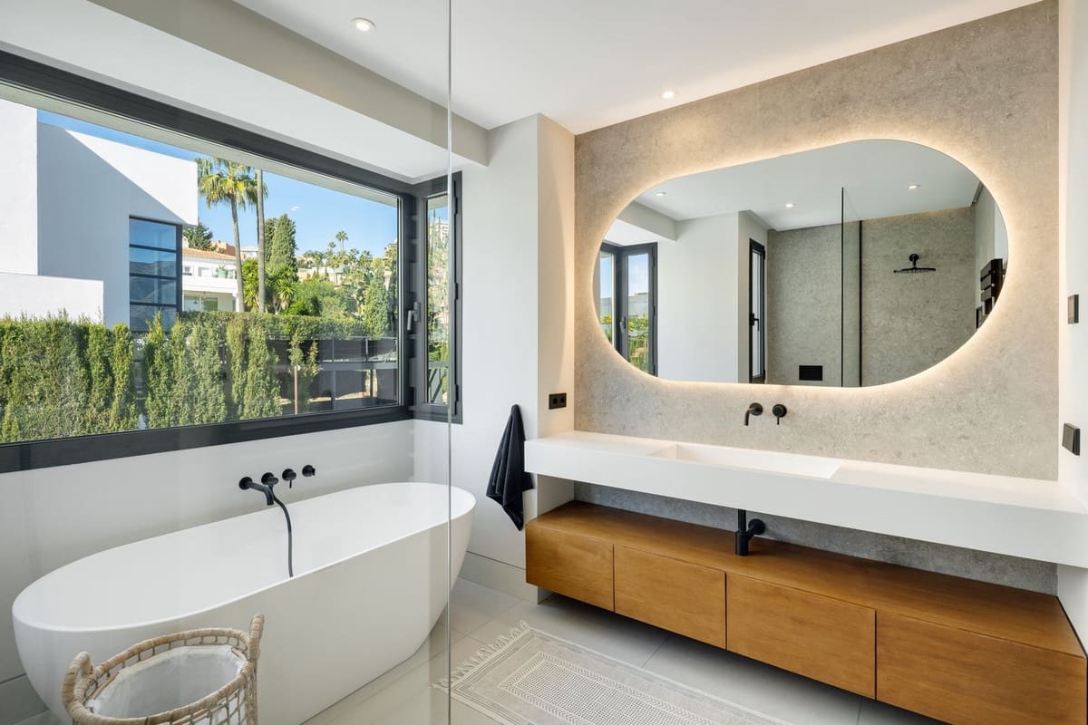 5 sypialnia Willa na sprzedaż w Marbella z basenem garażem - 3 995 000 € (Ref: 9068668)
