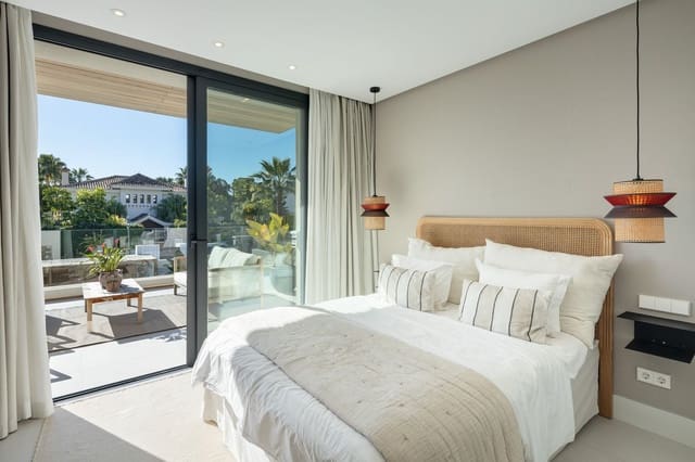 5 bedroom Villa for sale in Los Naranjos, Marbella with pool garage - € 3,995,000 (Ref: 9068668)