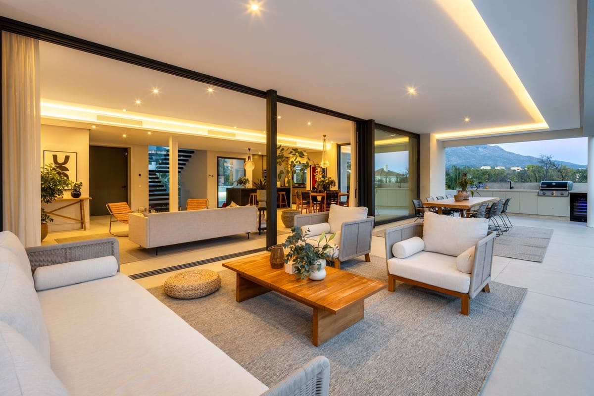 5 sypialnia Willa na sprzedaż w Marbella z basenem garażem - 3 995 000 € (Ref: 9068668)