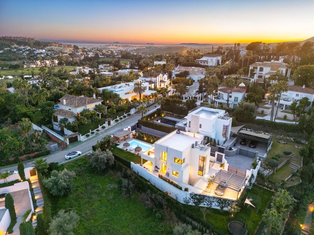 5 sypialnia Willa na sprzedaż w Marbella z basenem garażem - 3 995 000 € (Ref: 9068668)