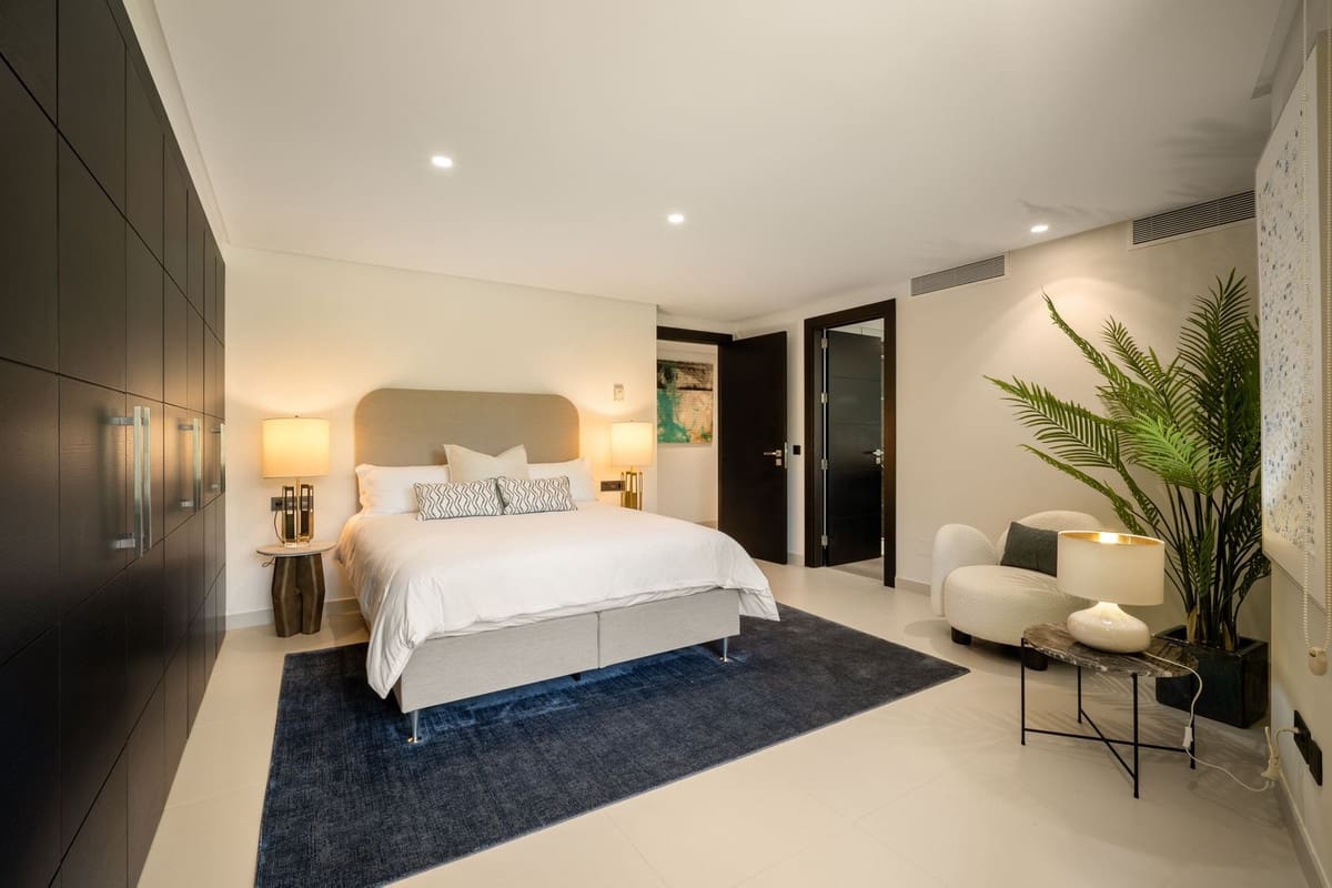 5 soveværelse Villa til salg i Nueva Andalucia med swimmingpool garage - € 6.995.000 (Ref: 9098923)