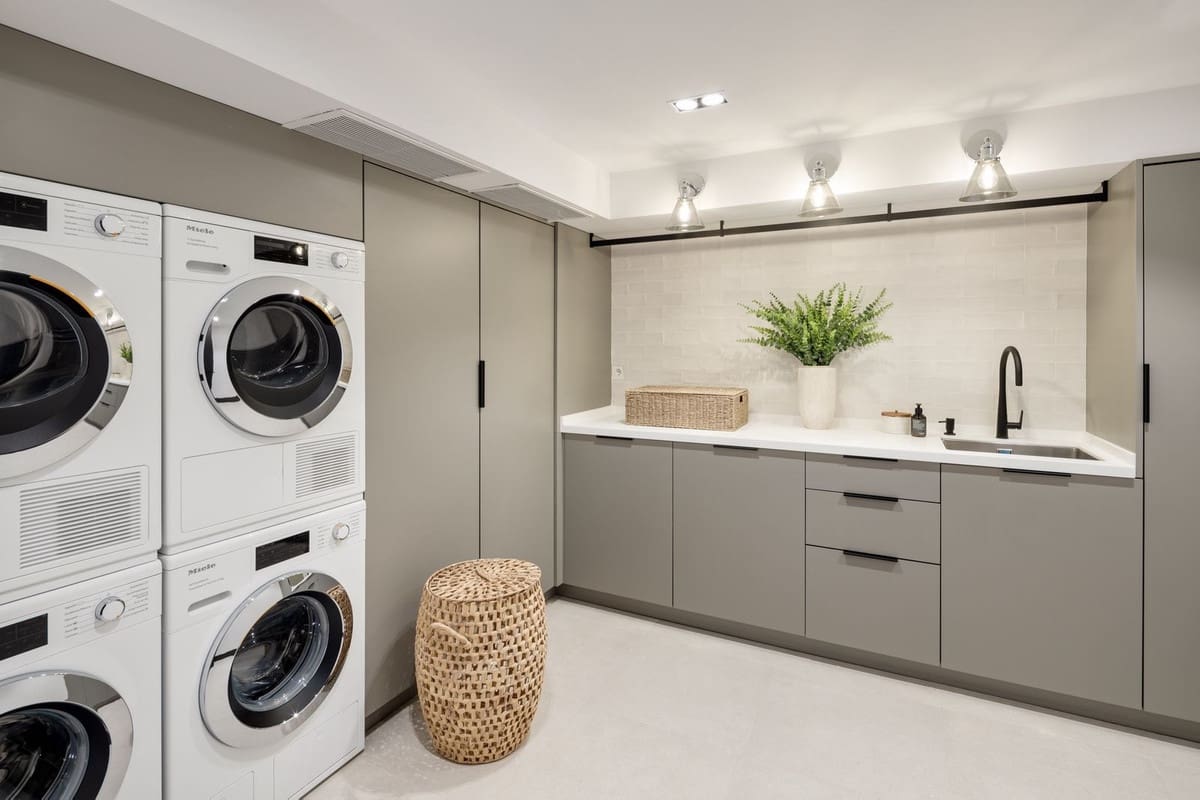 7 soveværelse Villa til salg i Nueva Andalucia med swimmingpool garage - € 19.500.000 (Ref: 9098924)