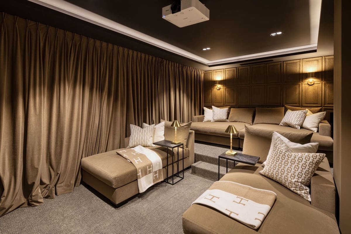 7 soveværelse Villa til salg i Nueva Andalucia med swimmingpool garage - € 19.500.000 (Ref: 9098924)