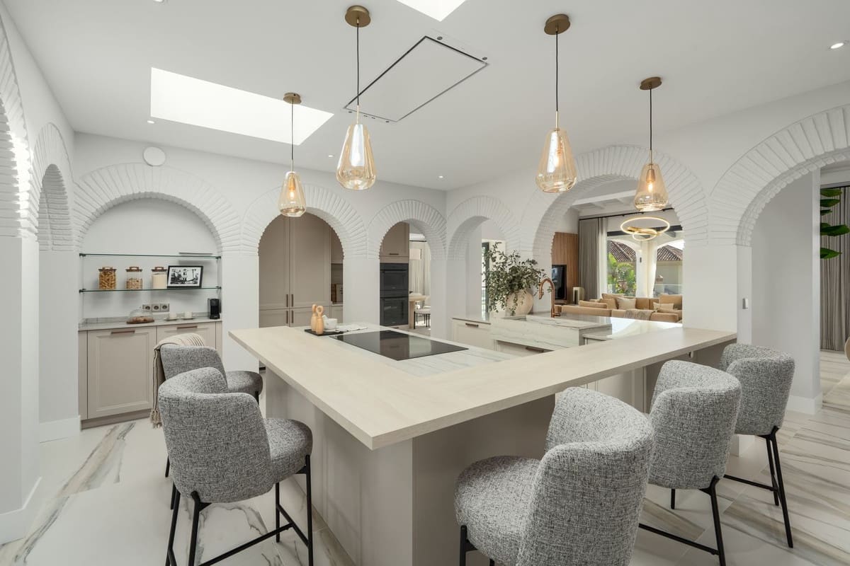 5 soverom Villa til salgs i Golden Mile med svømmebasseng garasje - € 6 980 000 (Ref: 9098925)