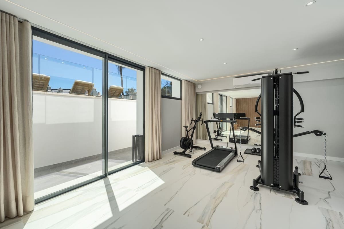 5 soverom Villa til salgs i Golden Mile med svømmebasseng garasje - € 6 980 000 (Ref: 9098925)