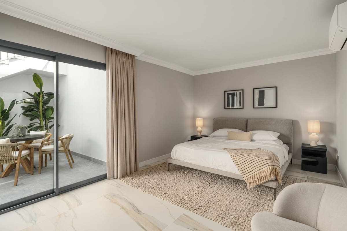5 soverom Villa til salgs i Golden Mile med svømmebasseng garasje - € 6 980 000 (Ref: 9098925)