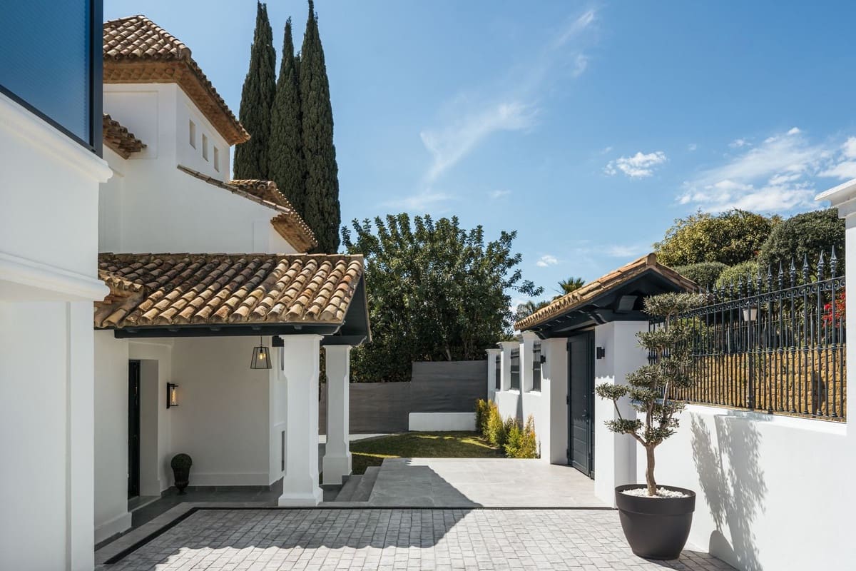 5 soverom Villa til salgs i Golden Mile med svømmebasseng garasje - € 6 980 000 (Ref: 9098925)