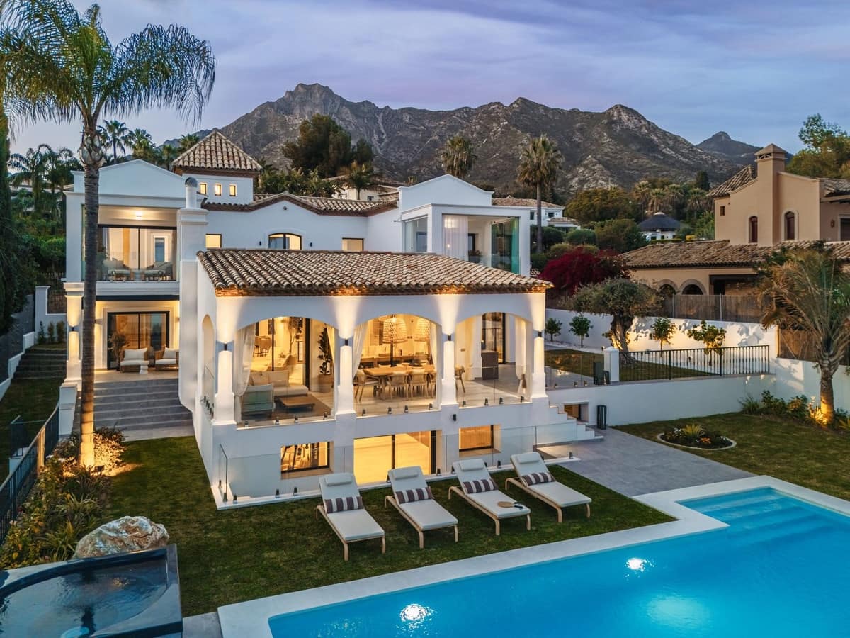 5 soverom Villa til salgs i Golden Mile med svømmebasseng garasje - € 6 980 000 (Ref: 9098925)
