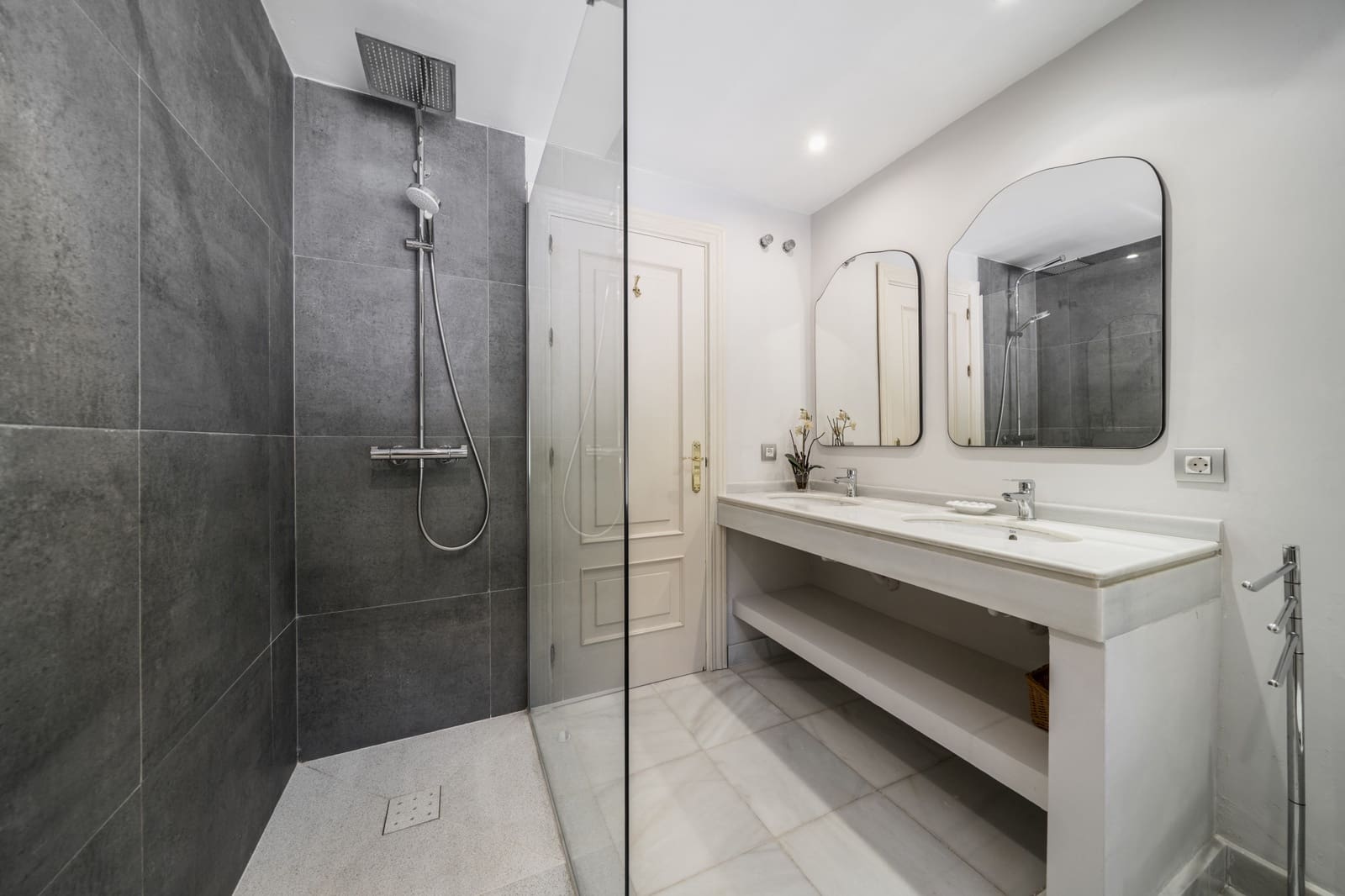 5 soveværelse Villa til leje i Guadalmina med swimmingpool garage - € 12.000 (Ref: 9183340)