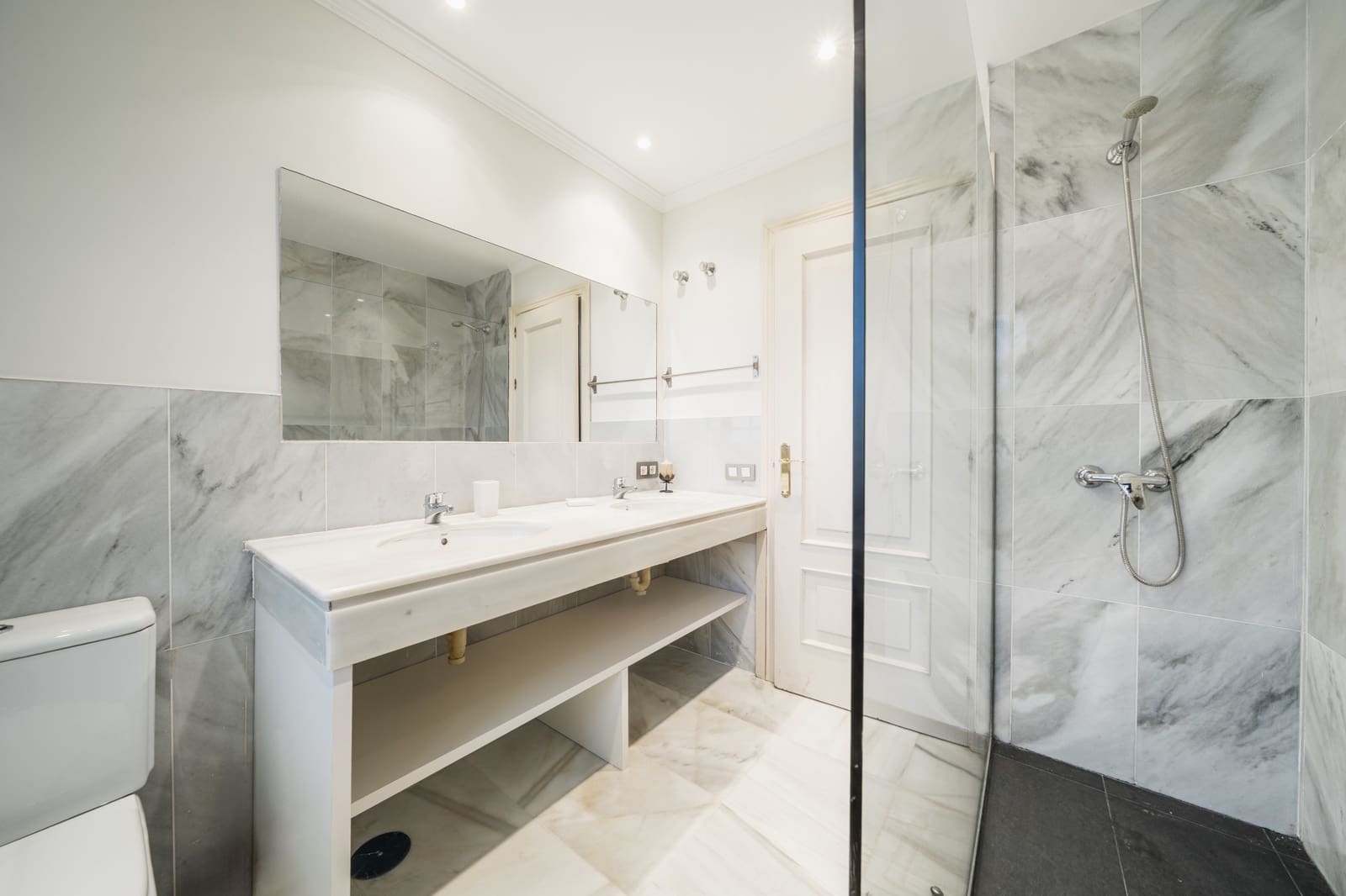 5 soveværelse Villa til leje i Guadalmina med swimmingpool garage - € 12.000 (Ref: 9183340)