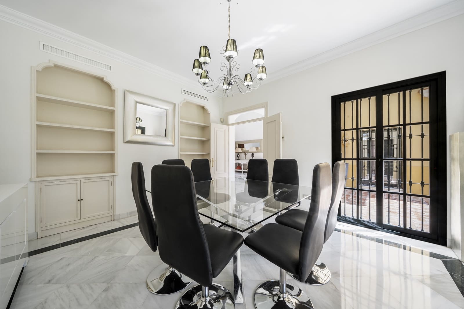 5 soveværelse Villa til leje i Guadalmina med swimmingpool garage - € 12.000 (Ref: 9183340)