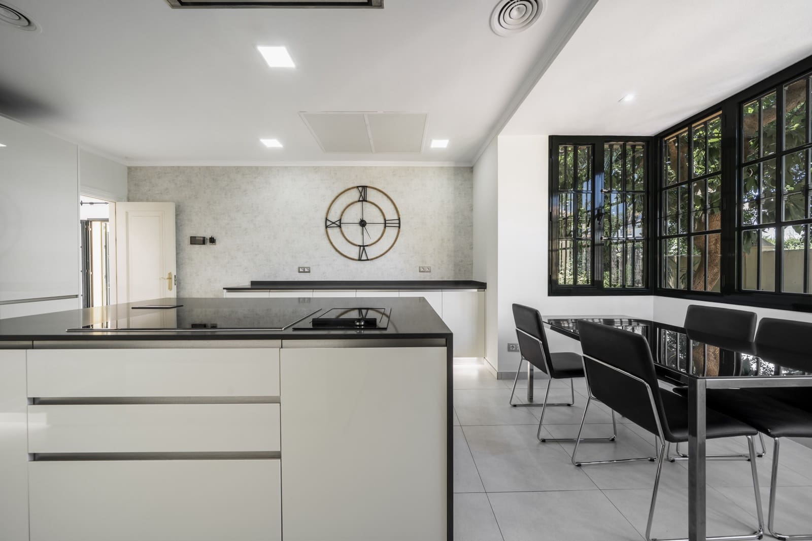 5 soveværelse Villa til leje i Guadalmina med swimmingpool garage - € 12.000 (Ref: 9183340)