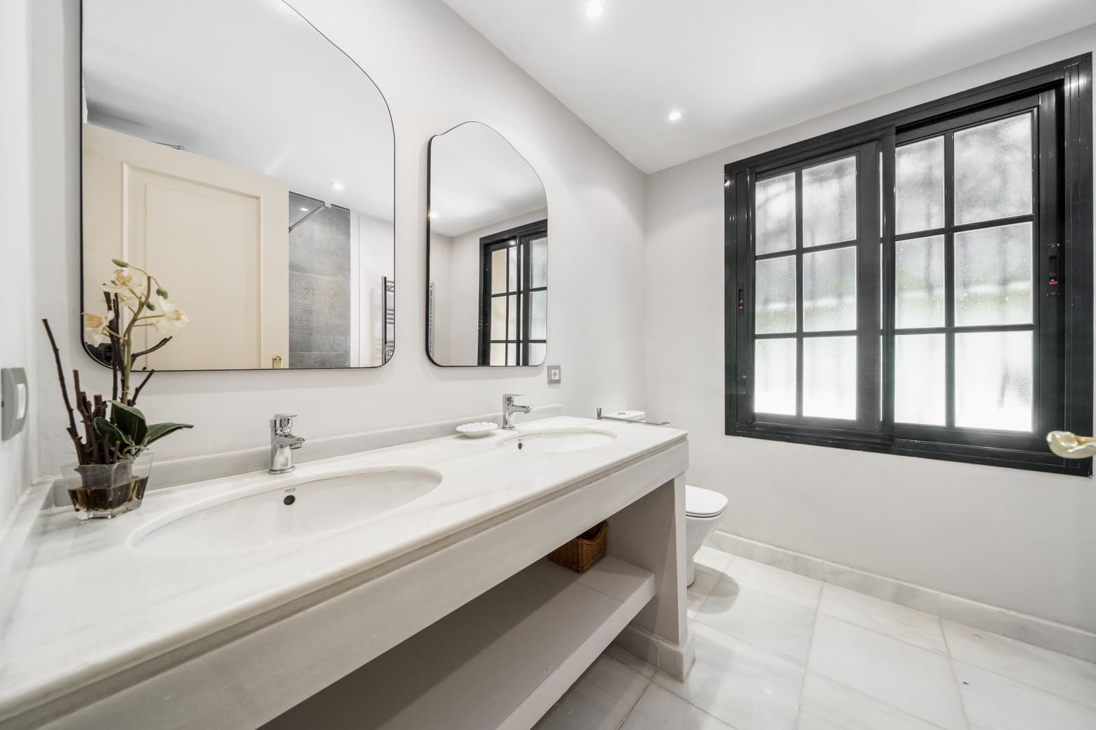 5 soveværelse Villa til leje i Guadalmina med swimmingpool garage - € 12.000 (Ref: 9183340)