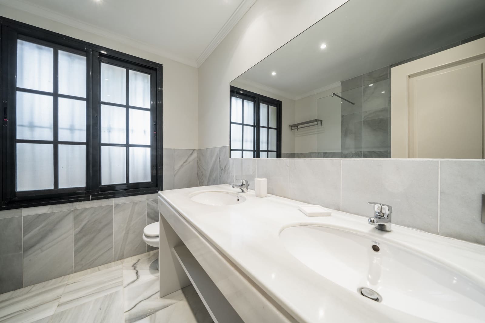 5 soveværelse Villa til leje i Guadalmina med swimmingpool garage - € 12.000 (Ref: 9183340)