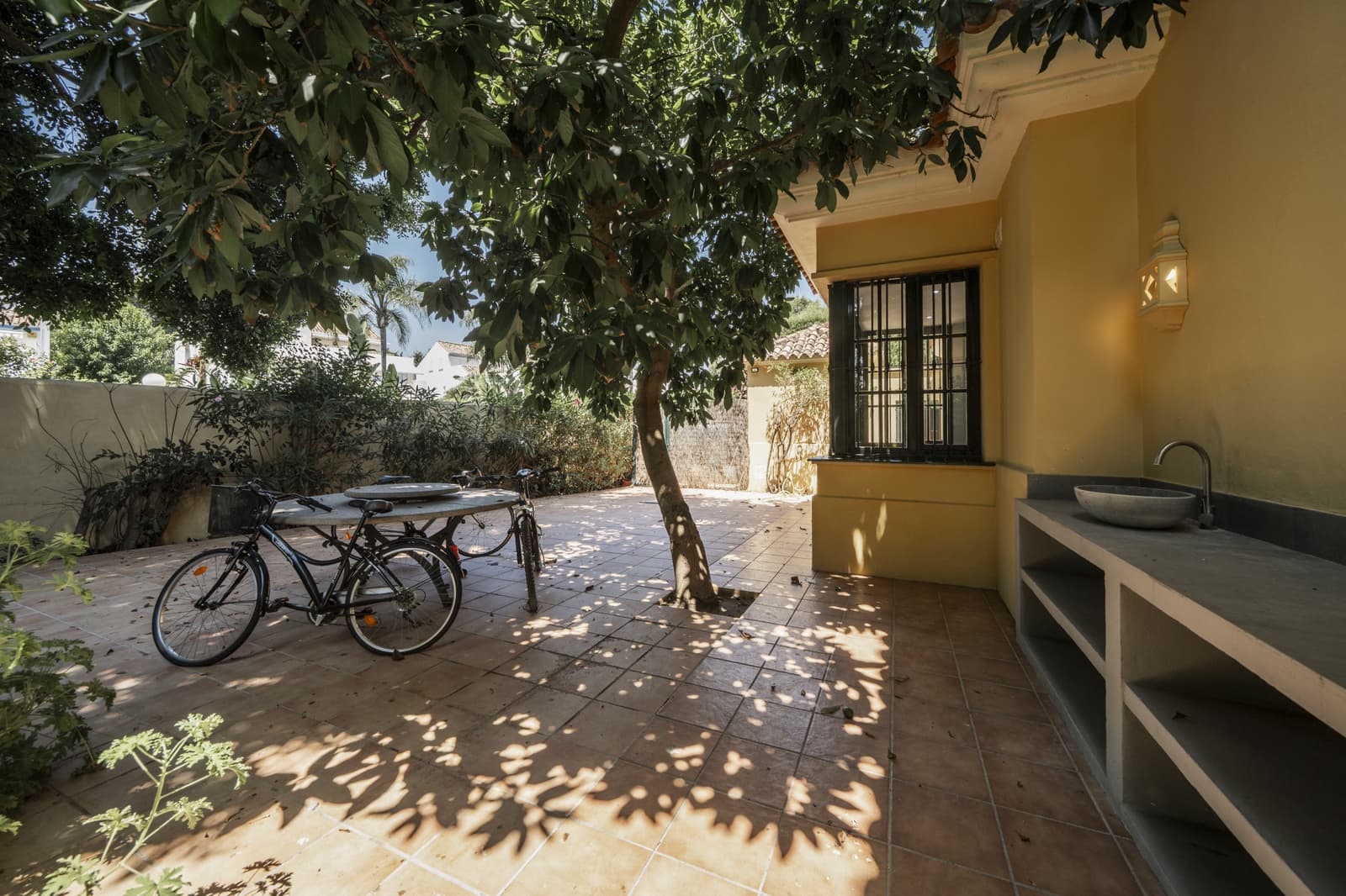 5 soveværelse Villa til leje i Guadalmina med swimmingpool garage - € 12.000 (Ref: 9183340)