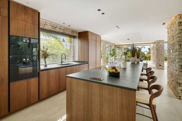 5 sypialnia Willa na sprzedaż w Puerto Banus, Marbella z basenem garażem - 6 950 000 € (Ref: 9192101)